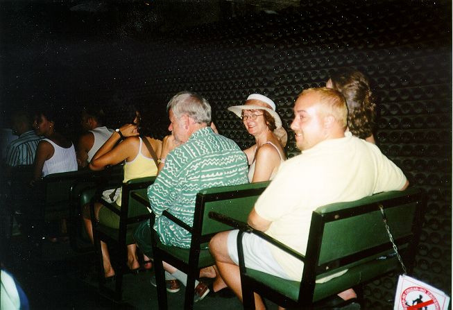 Inger y S en el tren de Codorniu